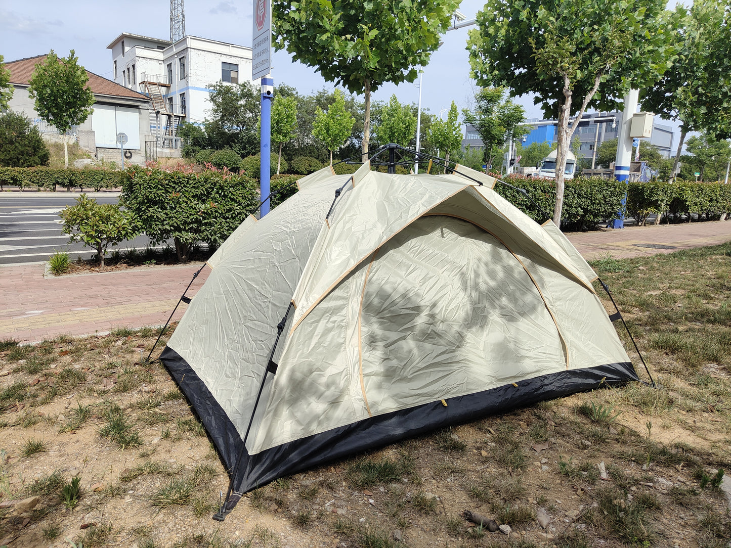 Coolbibila Camping dome tent is suitable for 2~3 people, waterproof, spacious, portable backpack tent